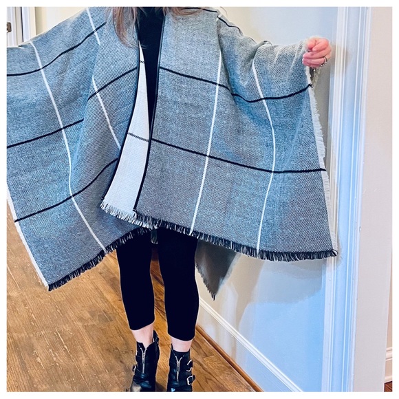 Chic Boho Fabulous Poncho Shawl - Picture 7 of 10